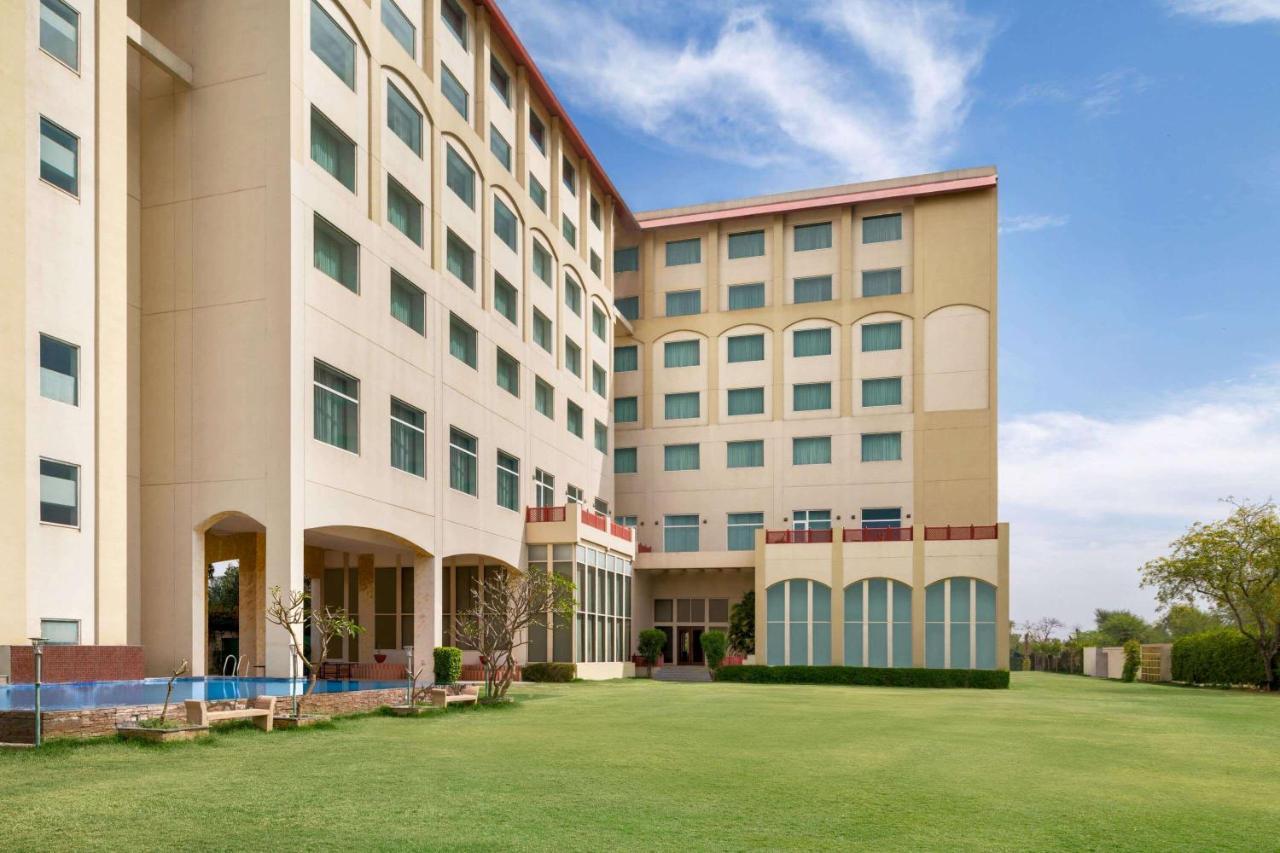 מלון Ramada By Wyndham Jaipur Jaisinghpura מראה חיצוני תמונה