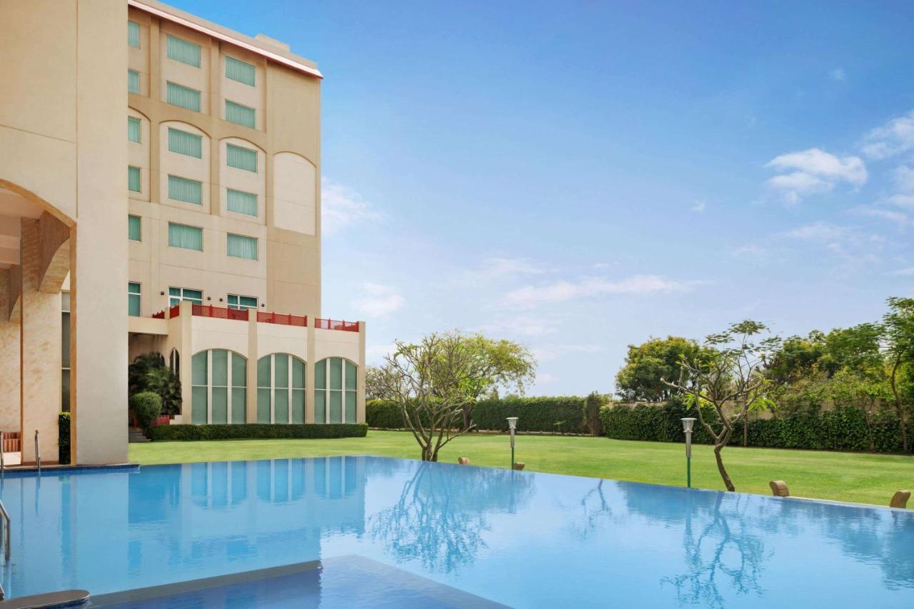 מלון Ramada By Wyndham Jaipur Jaisinghpura מראה חיצוני תמונה