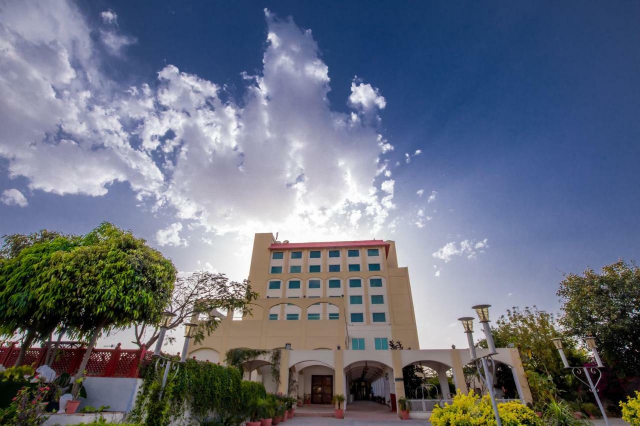 מלון Ramada By Wyndham Jaipur Jaisinghpura מראה חיצוני תמונה
