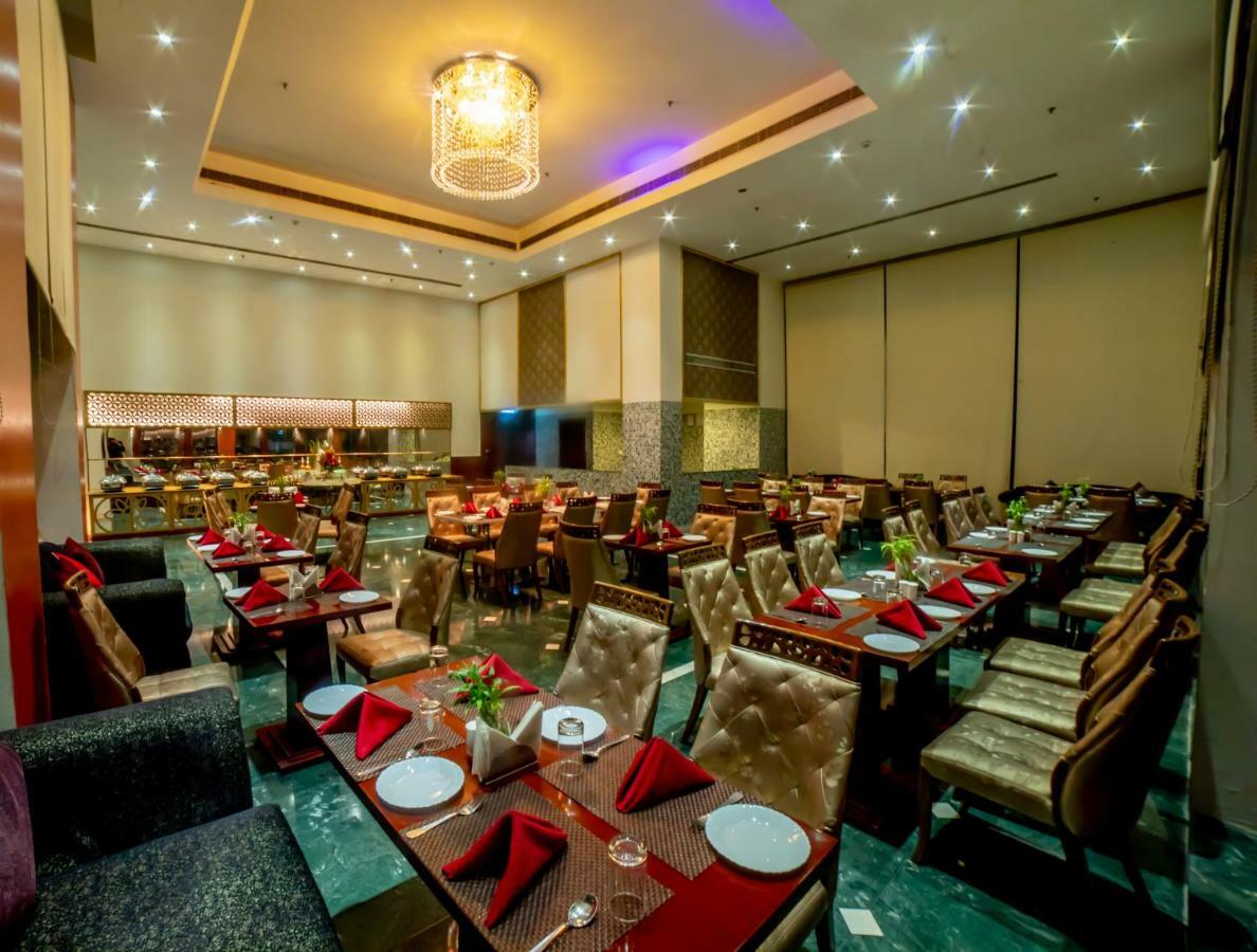 מלון Ramada By Wyndham Jaipur Jaisinghpura מראה חיצוני תמונה