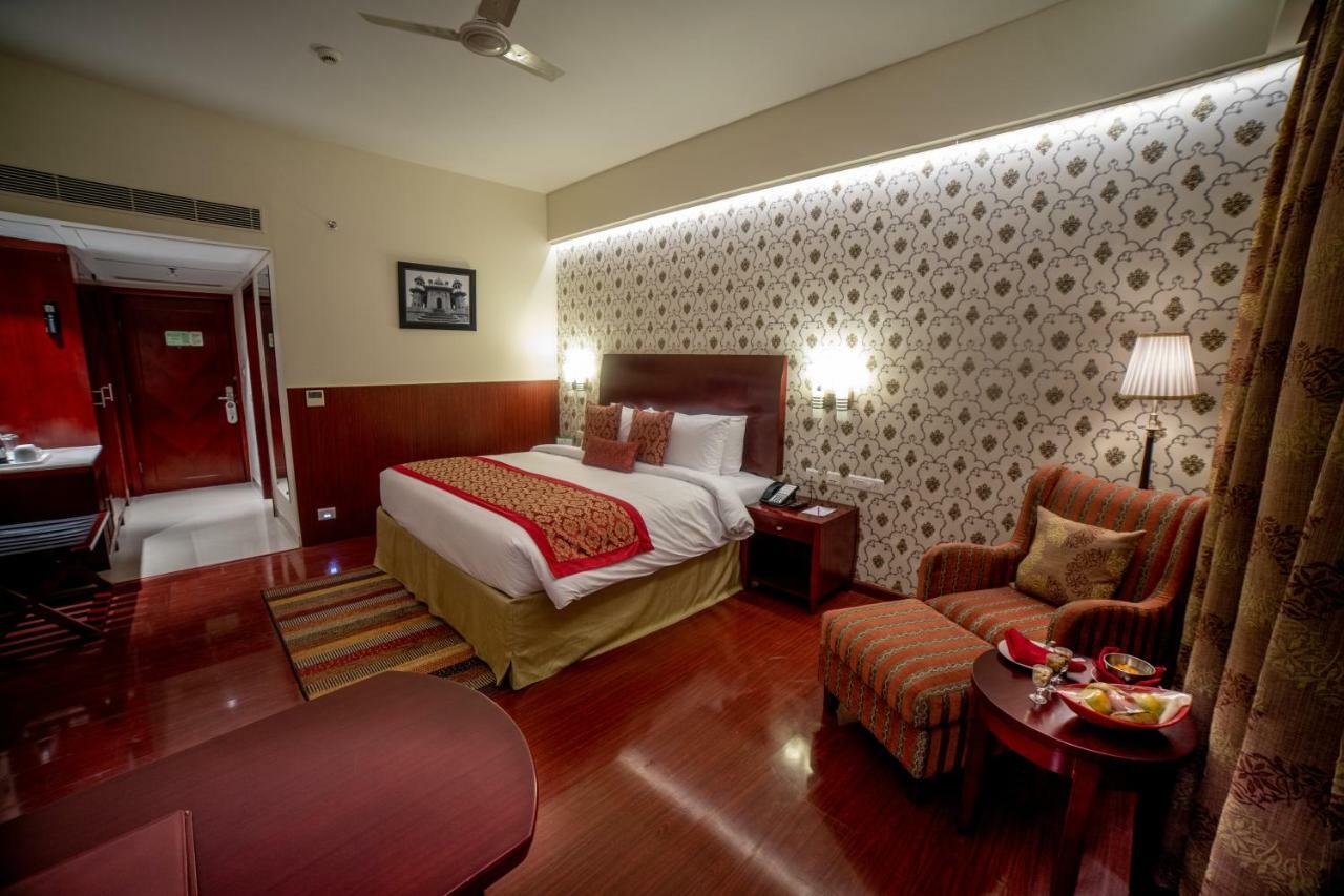 מלון Ramada By Wyndham Jaipur Jaisinghpura מראה חיצוני תמונה