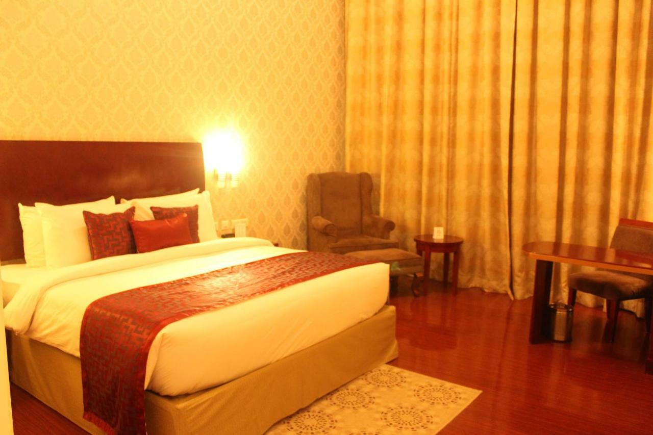 מלון Ramada By Wyndham Jaipur Jaisinghpura מראה חיצוני תמונה