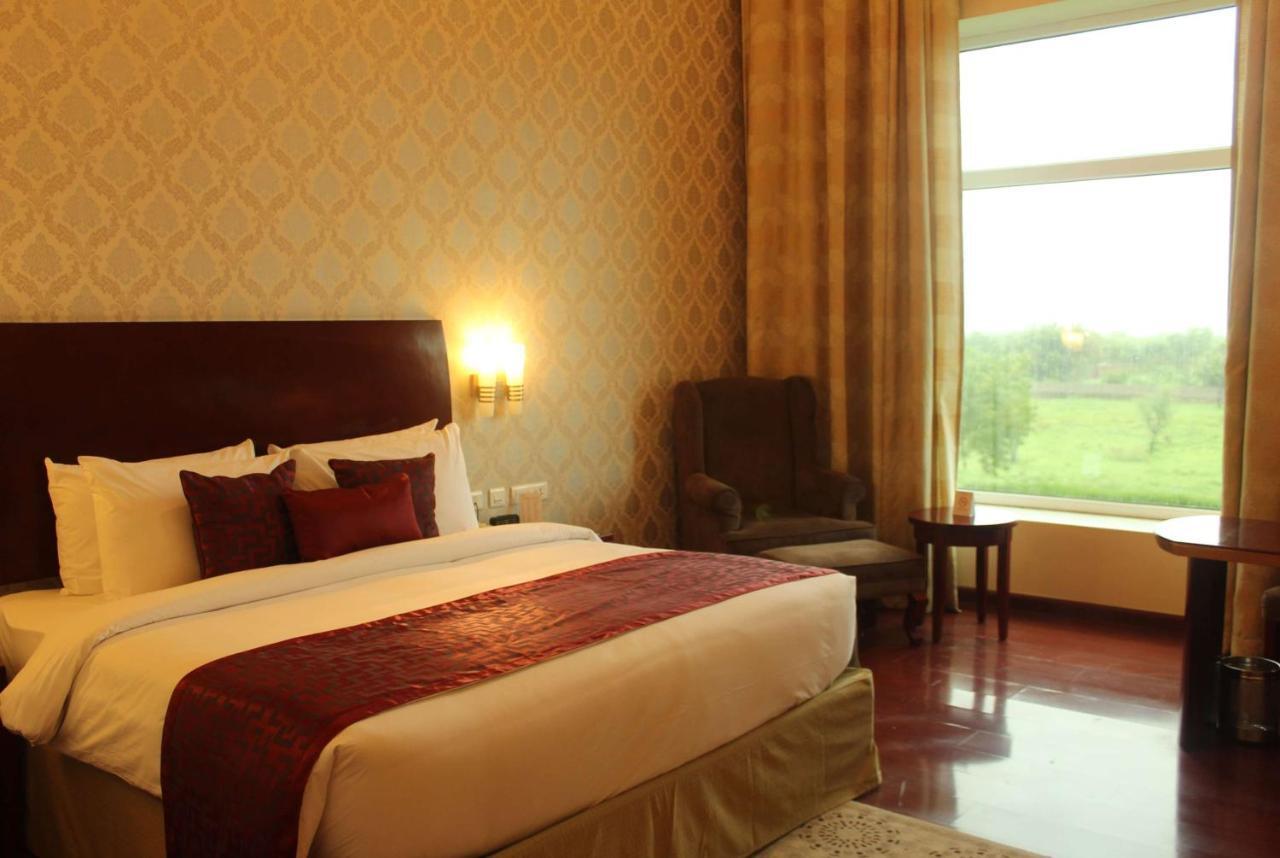 מלון Ramada By Wyndham Jaipur Jaisinghpura מראה חיצוני תמונה