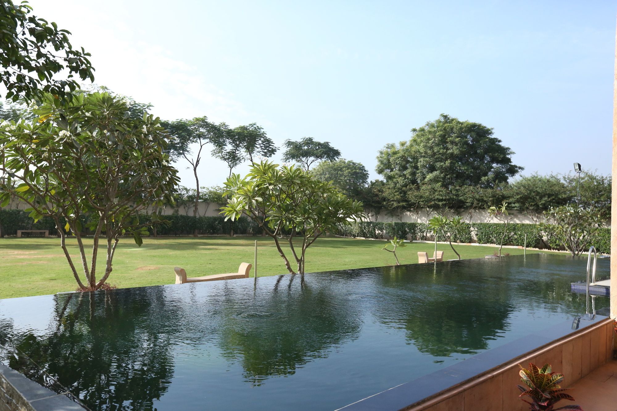 מלון Ramada By Wyndham Jaipur Jaisinghpura מראה חיצוני תמונה