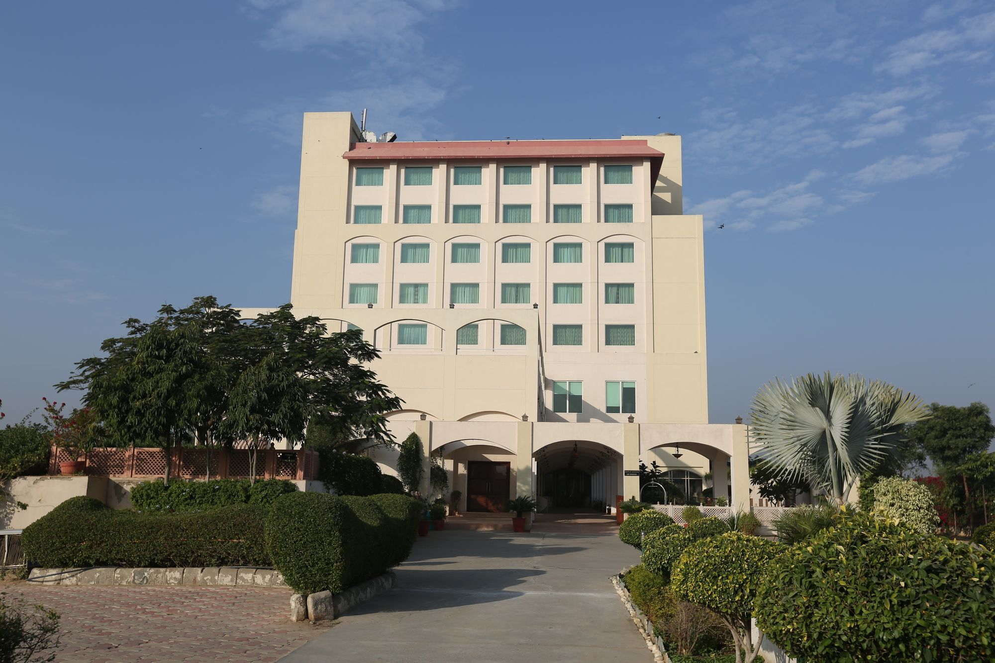 מלון Ramada By Wyndham Jaipur Jaisinghpura מראה חיצוני תמונה